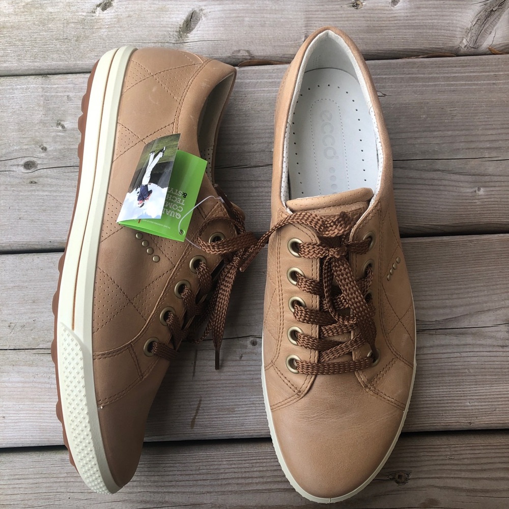 Brand New with Tags NWT Women' 11 Ecco Golf Shoes Sneakers Leather Tan Beige 42